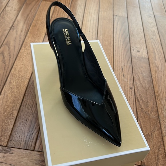 Michael kors Women's Chelsea Pointed-Toe Slip-On Slingback Pumps - Picture 5 of 8